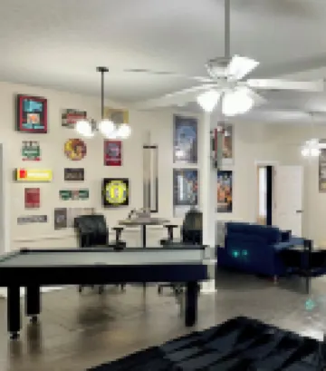 Fun 2 BdRm Apt in the Bourbon Capital with Pool Table, PAC-Man & More!