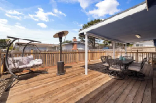 Spacious 4-bedroom house in delightful Marina with WiFi