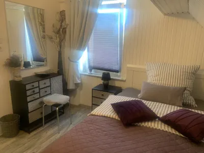 Modernisierte, Gemütliche Dg-wohnung in Langenfeld Hotels near St. Barbara - Langenfeld-Reusrath