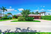 Heated Pool & Waterfront! Kayaks + Pool Table!