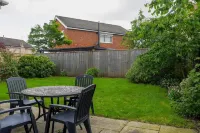 Stylish 4 Bed Apartment- Private Garden & Sleeps 8 Hotels near Billingham Forum