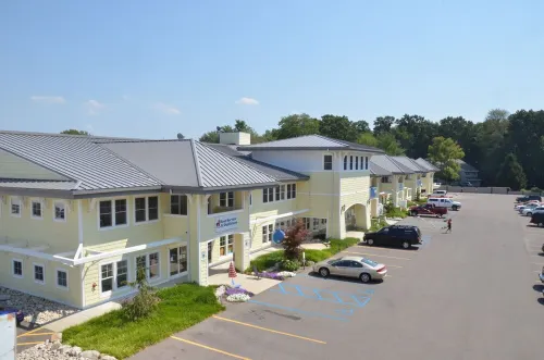 The Staterooms 2P, Newly Built, Lake View, Seasonal Heated Pool, Near State Park