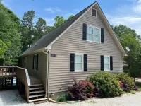 LAKEFRONT HARTWELL! Good dogs welcome! Covered dock, fire pit, kayaks!