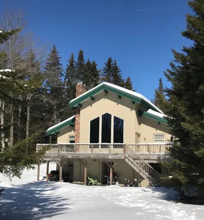 Perfect Getaway just minutes to Mt Snow plus a Hot Tub!