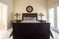 Spacious & amazing lake view with pool. - 2-Star