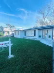 Cozy 2-bedroom house in amazing Clearwater 10 min from the beach with AC, WiFi