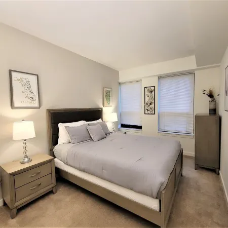 Executively Appointed Condo, w/resort amenities, IND GAR, Pool, Gym+ Biz Lounge