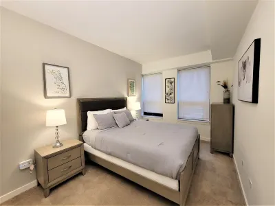 Executively Appointed Condo, w/resort amenities, IND GAR, Pool, Gym+ Biz Lounge