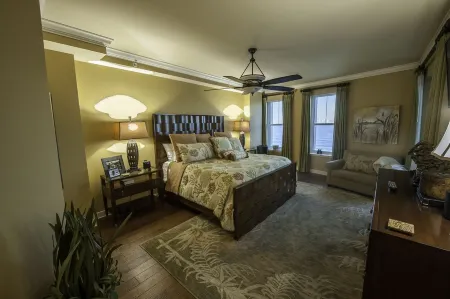 Elegant Direct Oceanfront Condo Relaxation