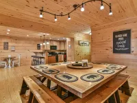 #1 PRVT. BLACK-MT. LUX LOG ESTATE. / HOT TUB / GAME RM / PETS / 2 FIRE PL. 6/6.5 Hotels in McDowell County
