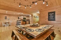 #1 PRVT. BLACK-MT. LUX LOG ESTATE. / HOT TUB / GAME RM / PETS / 2 FIRE PL. 6/6.5