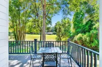 Discover Daphne's mystery cottage: Golf Course, Yacht Club, pool retreat!