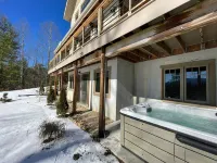 Hiking, incredible mountain views, hot tub, and a chef's kitchen!