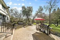 2.5 Acre Folsom Lake Resort 6 Rooms Host 18