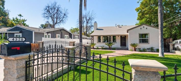 *Family Getaways* Charming Pool Home by Downtown Hotels in Riverside