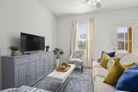 Peaceful & Convenient 2 Bed 2 Bath Apartment for you short/mid term cirucmstance Hotels in Walker