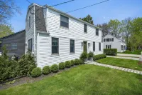 A Modern Antique Home - steps to Dock Square and harbor