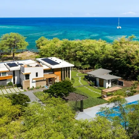 BEACHFRONT HOME 2 acres, Pool, Tennis, Volleyball. Like your own private resort! Отели рядом с достопримечательностью «Поле для гольфа "Хапуна"»