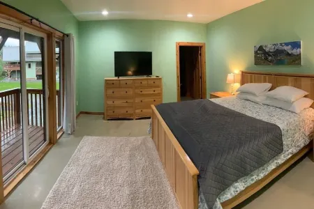 Jeremys Mountain Chalet @jeremysmountainchalet