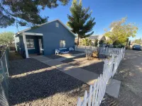 Toughnut Blue - Downtown Tombstone Historic District - 1 Block to All the Action Hotels in Tombstone