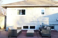 The 1928 West - Spacious, 5 Bedroom Home with Mini Golf, Pool Table & Arcades