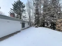 Enjoyable a cabin on the Black river with WiFi in Ludlow for a cozy stay