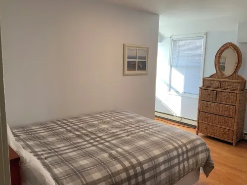 Downtown!! Modernized, Overly- Spacious Condominium. Private Parking Included!! - 2 estrellas