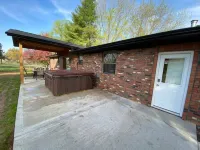 Private 4 Bedroom Home with a hot tub