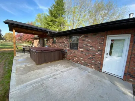 Private 4 Bedroom Home with a hot tub