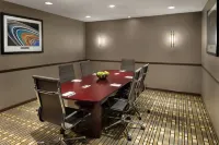 隆波克中海岸希爾頓安泊飯店 - 停車場