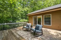 Treetop Montreat/Blk Mtn 5BR /4BA cabin w/Creek just 20 minutes to Asheville!
