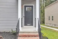 2BR Greer Condo: Pet-Friendly, King Beds, Fire Pit Hotels in Greer