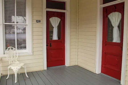 Newly Remodeled 1900 Cottage