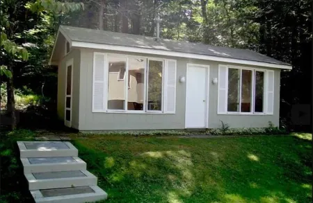 Stunning home with pool, spa, mountain views, sleeps up to 10, walk to Woodstock