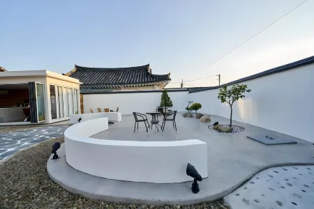 Gyeongju Madang Hanok Отели рядом со станцией Железнодорожная станция Гёнджу