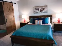 Lakefront Retreat - Stunning Views, Huge Kitchen & Neighborhood Boat Ramp