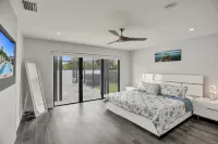 Spacious 5-bedroom Luxury villa with AC and fitness room in fabulous Miami Hotels near Adult Day Care "Miami Horizon"