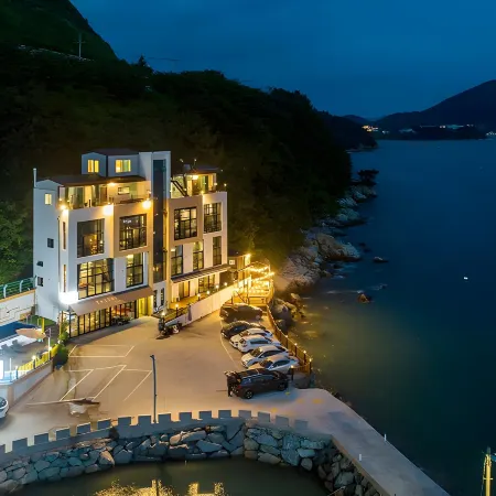 Yeosu Yellow Sub Marine Отели рядом с достопримечательностью «Поле для гольфа The Ocean»