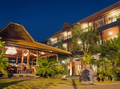 Omah Sinten Heritage Hotel & Resto