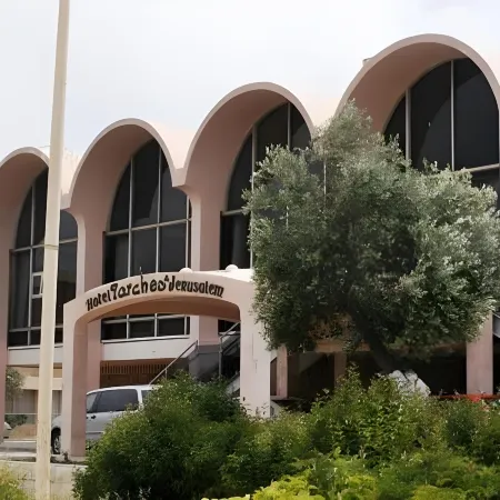 Seven Arches Hotel