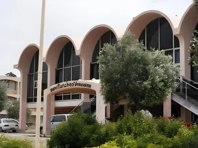 Seven Arches Hotel