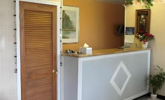 Nassau Holiday Motel