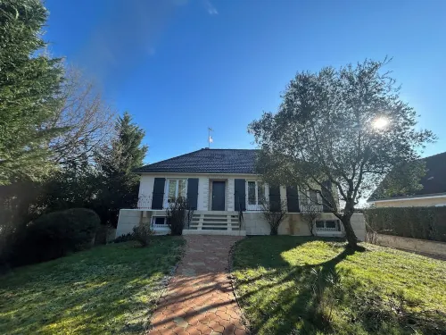 Gîte Jumapi : family gîte with swimming pool for 10 people - 15 min Futuroscope Hôtels à : Fontaine-le-Comte