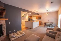 Updated 3-bedroom 2.5-Bathroom townhome with AC and WiFi in Evansville