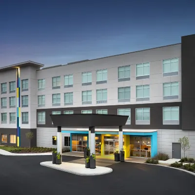 Tru by Hilton Columbus East Broad Hotels near Magic Mountain Fun Center