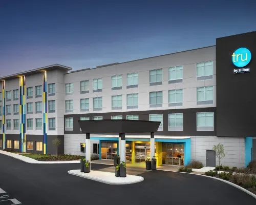 Tru by Hilton Columbus East Broad Hotels in Columbus