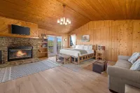 River Front Eagle Cabin Retreat on the Kings River