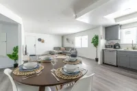 City Retreat: King Bed+ Mins to DT