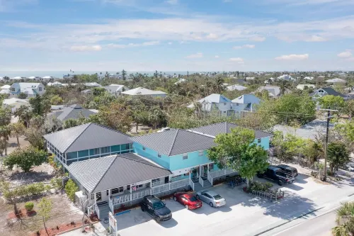 Seahorse Suites #2. Fun,Beach, Games, Memories!