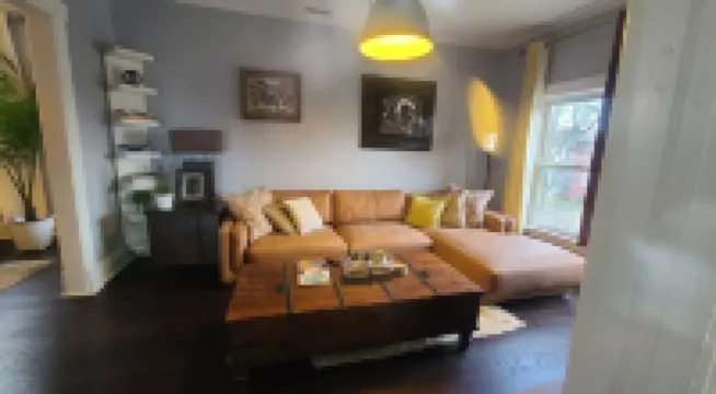 Cozy, Comfortable and Convenient apartment. Close to everything! Hotels in Oak Park